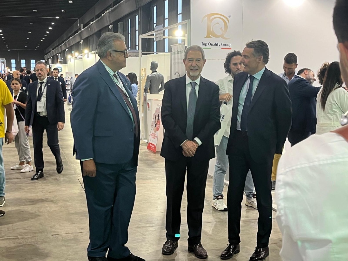 Il ministro Nello Musumeci a PharmEvolution: "Evento che va oltre il Mezzogiorno ed è occasione di crescita I farmacisti sono un punto di riferimento sul territorio"  